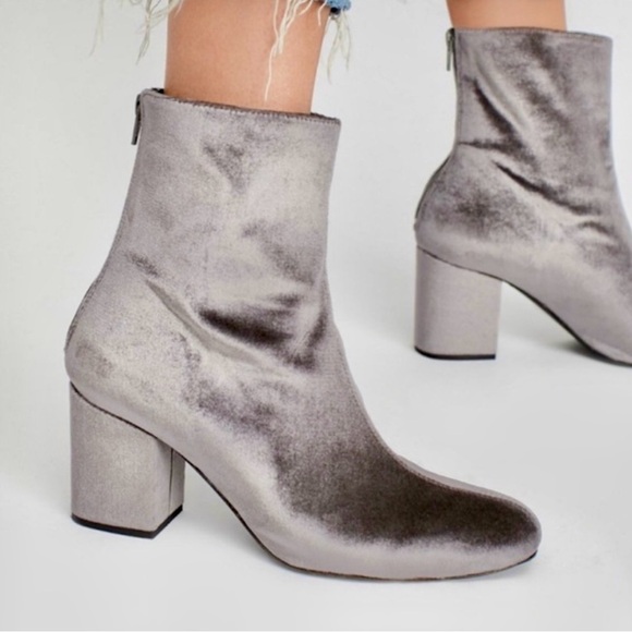 Free People Grey/Silver Velvet Cecile Ankle Boots Size 41 - Picture 5 of 13